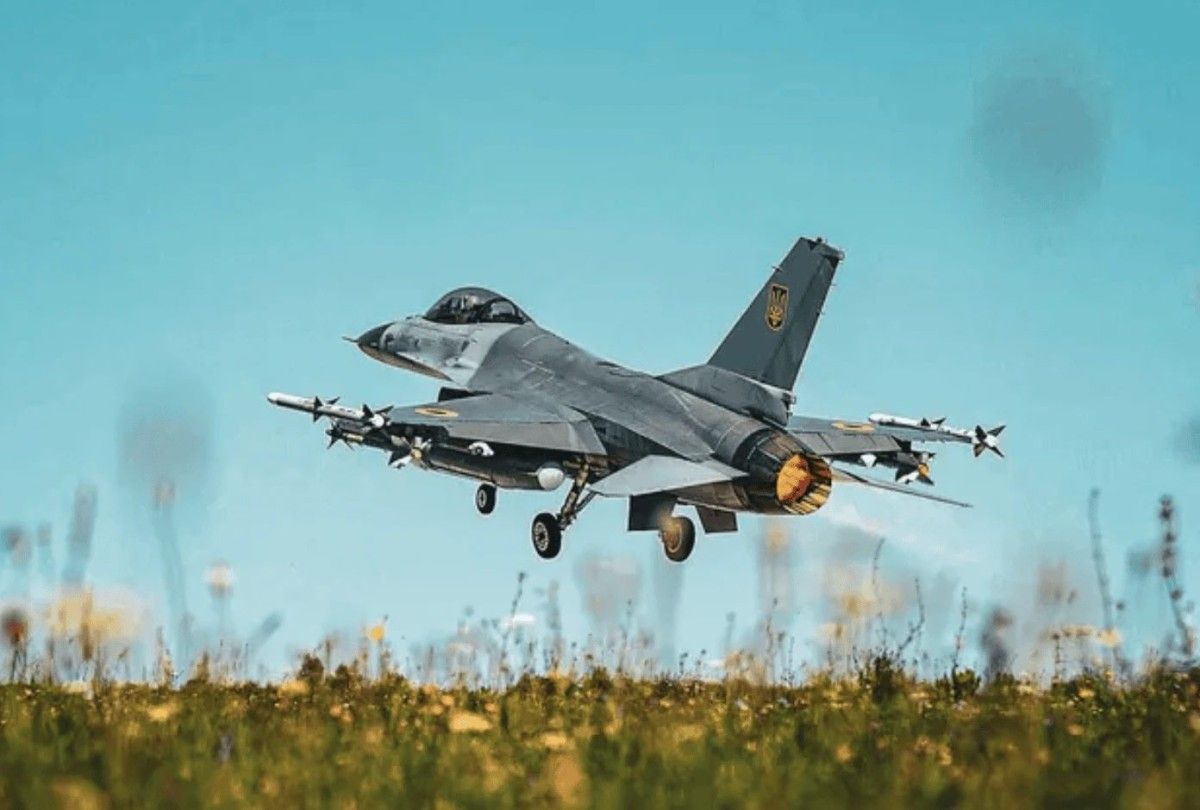 Środowy przegląd mediów; Tajna eskadra nad Ukrainą; Byliśmy „naiwnym” nabywcą uzbrojenia