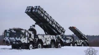 Białoruskie wyrzutnie rakietowe W-200 oraz W-300 Polonez.