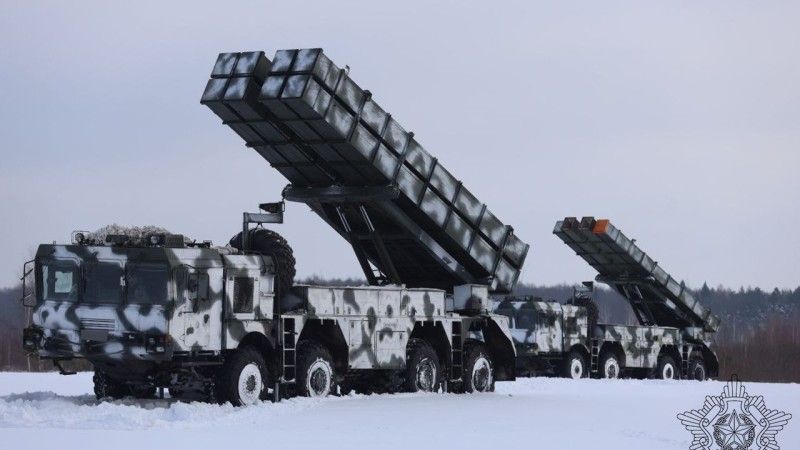 Białoruskie wyrzutnie rakietowe W-200 oraz W-300 Polonez.