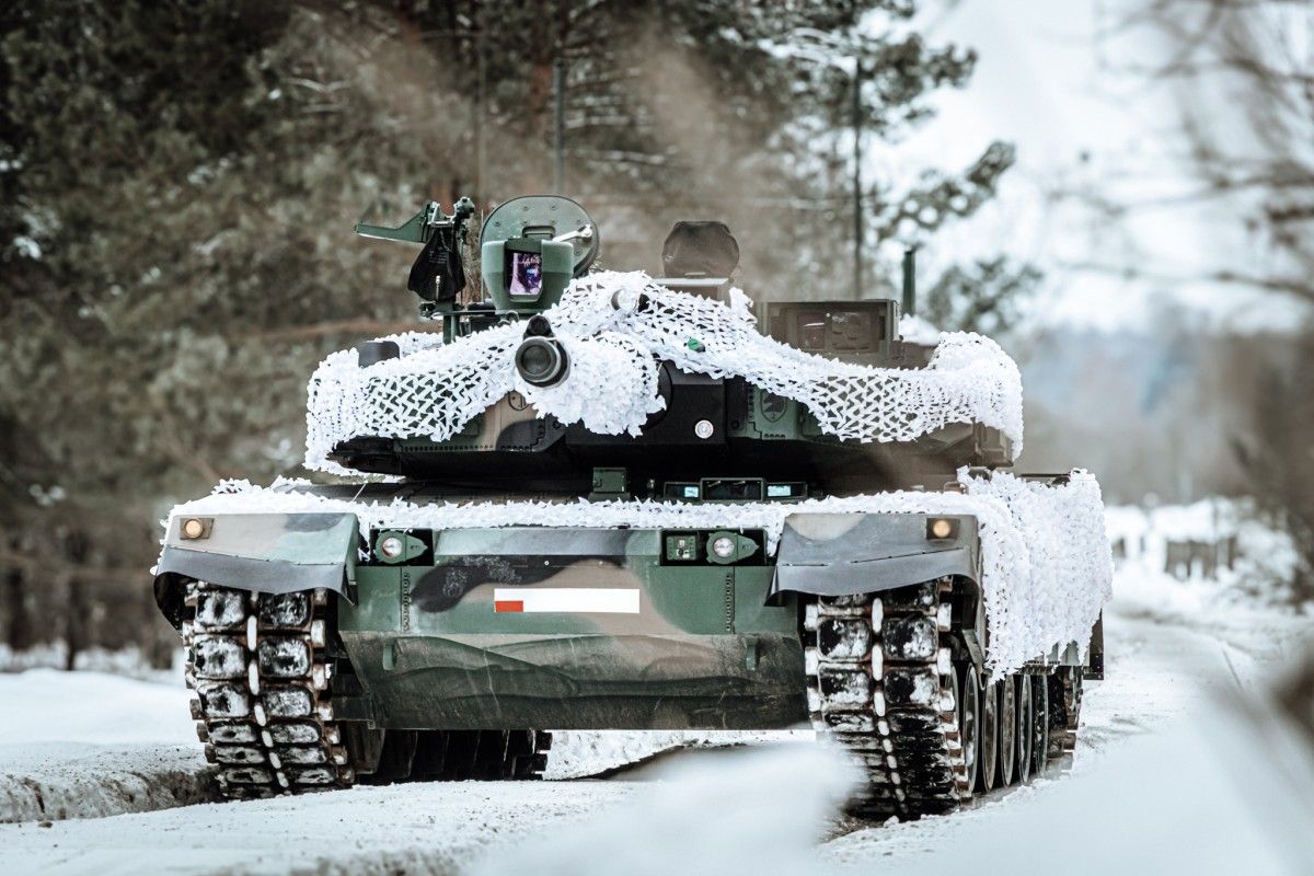 Czołgi K2 ćwiczą w śniegu i mrozie