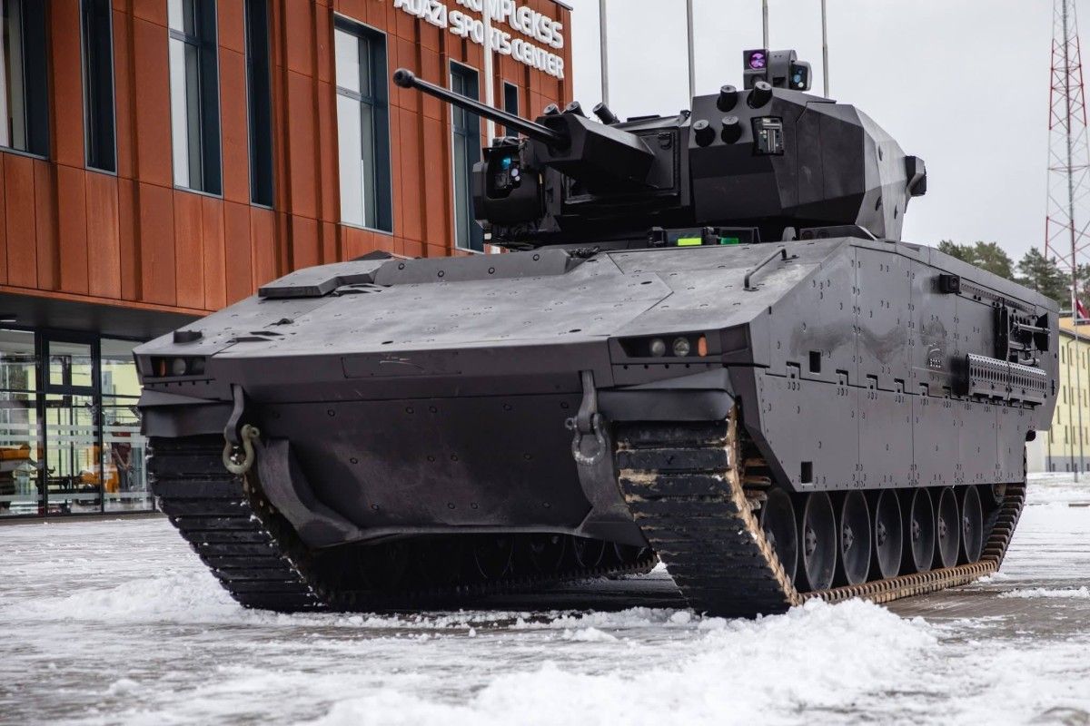 Kiedy pancerny Łowca trafi do kraju NATO?