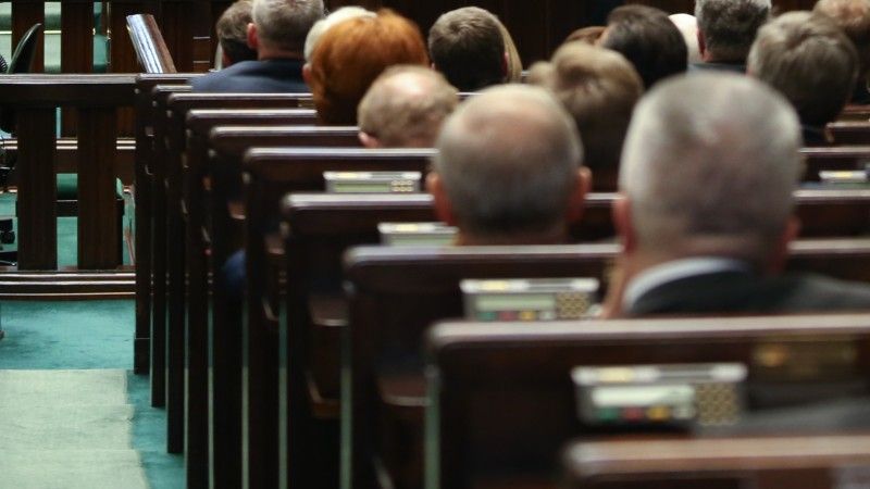 Ustawa wdrażająca unijny Akt o zarządzaniu danymi została przyjęta przez Sejm. Nikt z obecnych na sali plenarnej posłów nie głosował przeciwko. Teraz projektem zajmie się Senat.