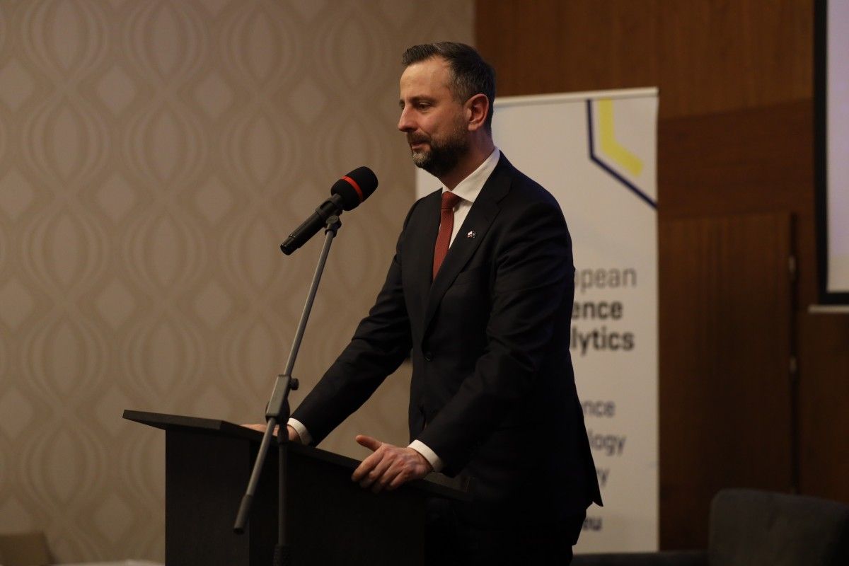 Szef MON: albo będziemy patrzeć swoimi przemysłami, albo nas nie będzie