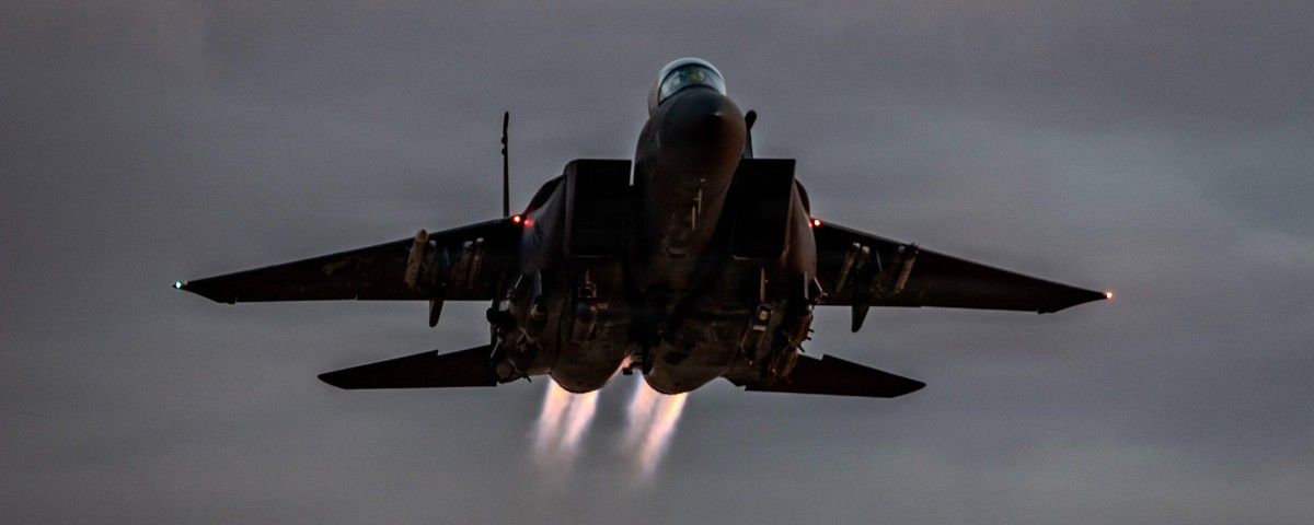 Środowy przegląd mediów; Wojna z Iranem nie martwi Chin; Pod francuskim parasolem