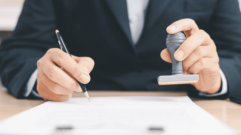 Nowy przewodnik Ministerstwa Cyfryzacji wyjaśnia, jak administracja publiczna może wykorzystywać sztuczną inteligencję w codziennej pracy