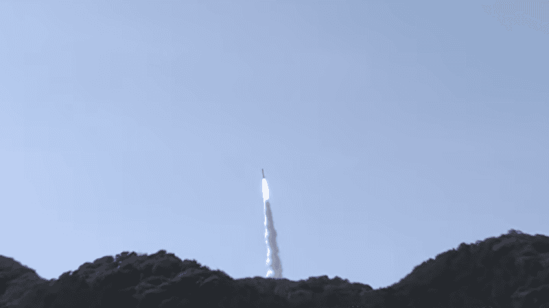 Moment startu japońskiej rakiety Kairos z kosmodromu Kii.