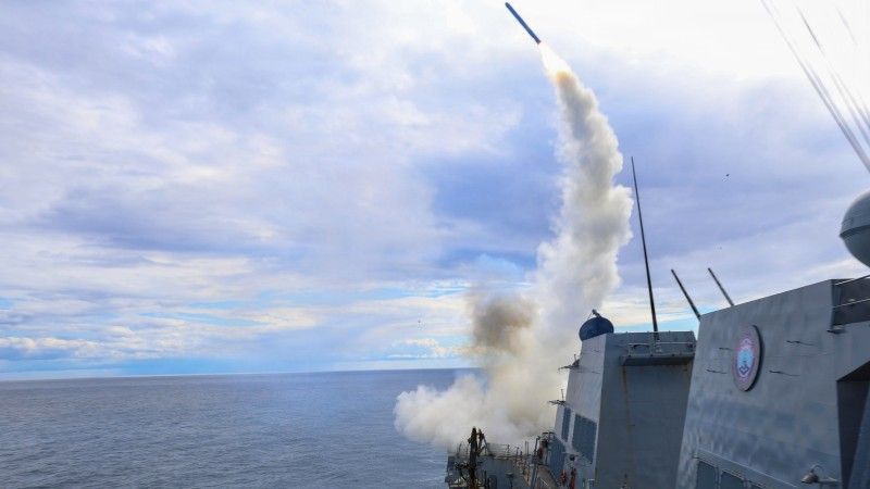 Start rakiety Tomahawk z pokładu niszczyciela USS „Thomas Thunder” podczas operacji Epic Fury 1 marca 2026 roku