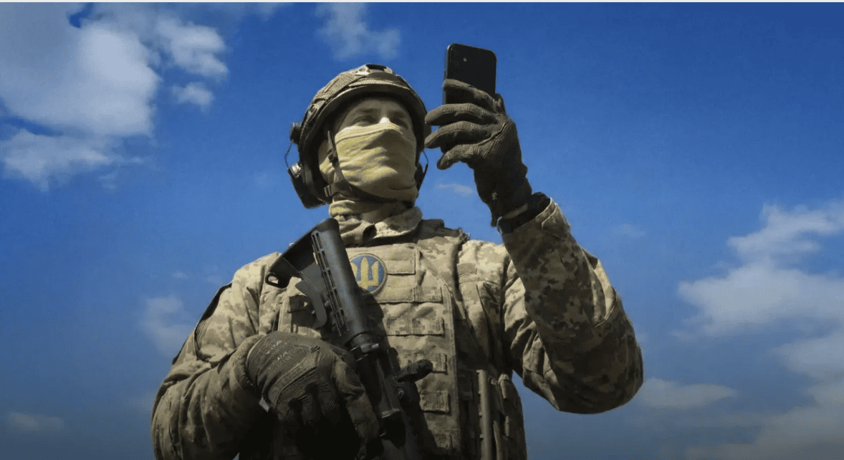 Предупреждение о воздушном нападении на смартфонах. Новинка для украинских солдат