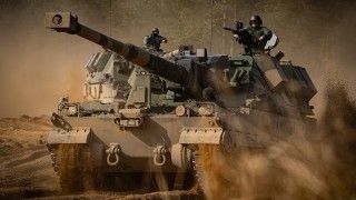 Armatohaubice samobieżne Krab należące do 5. Lubuskiego Pułku Artylerii podczas ćwiczeń Celny Ryś-26.