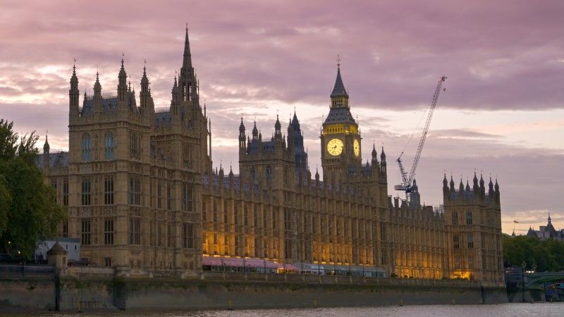 Brytyjska Izba Gmin odrzuciła poprawkę do jednego z projektów ustaw, która miała zakazać dzieciom dostępu do social mediów. Równolegle prowadzone są konsultacje rządowego pomysłu.