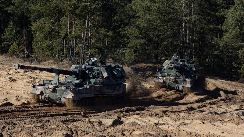 Armatohaubice samobieżne Krab należące do 5. Lubuskiego Pułku Artylerii podczas ćwiczeń Celny Ryś-26.