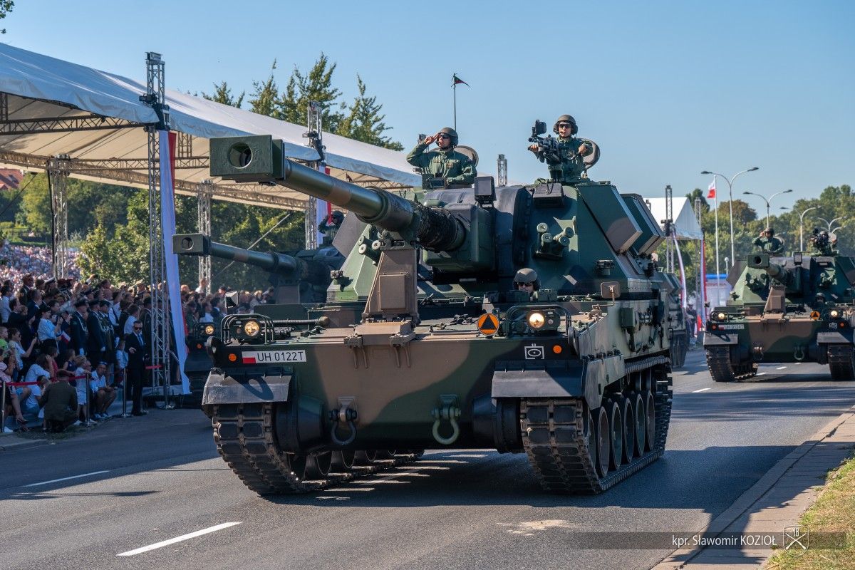 Plany na 15 sierpnia ujawnione. F-35 i Apache nad Warszawą, okręty na morzu