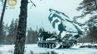 Fińska wieloprowadnicowa wyrzutnia rakietowa M270.