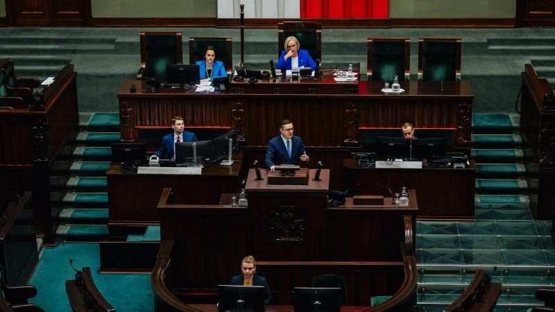 minister przemawia z mównicy sejmowej