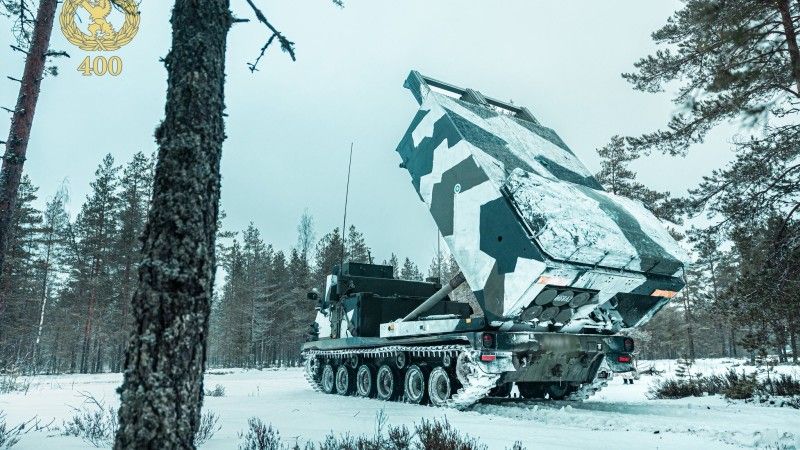 Fińska wieloprowadnicowa wyrzutnia rakietowa M270.