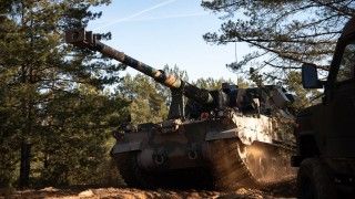 Armatohaubica samobieżna Krab z 5. Lubuskiego Pułku Artylerii na poligonie podczas ćwiczeń Celny Ryś-26.