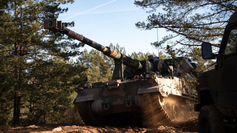 Armatohaubica samobieżna Krab z 5. Lubuskiego Pułku Artylerii na poligonie podczas ćwiczeń Celny Ryś-26.