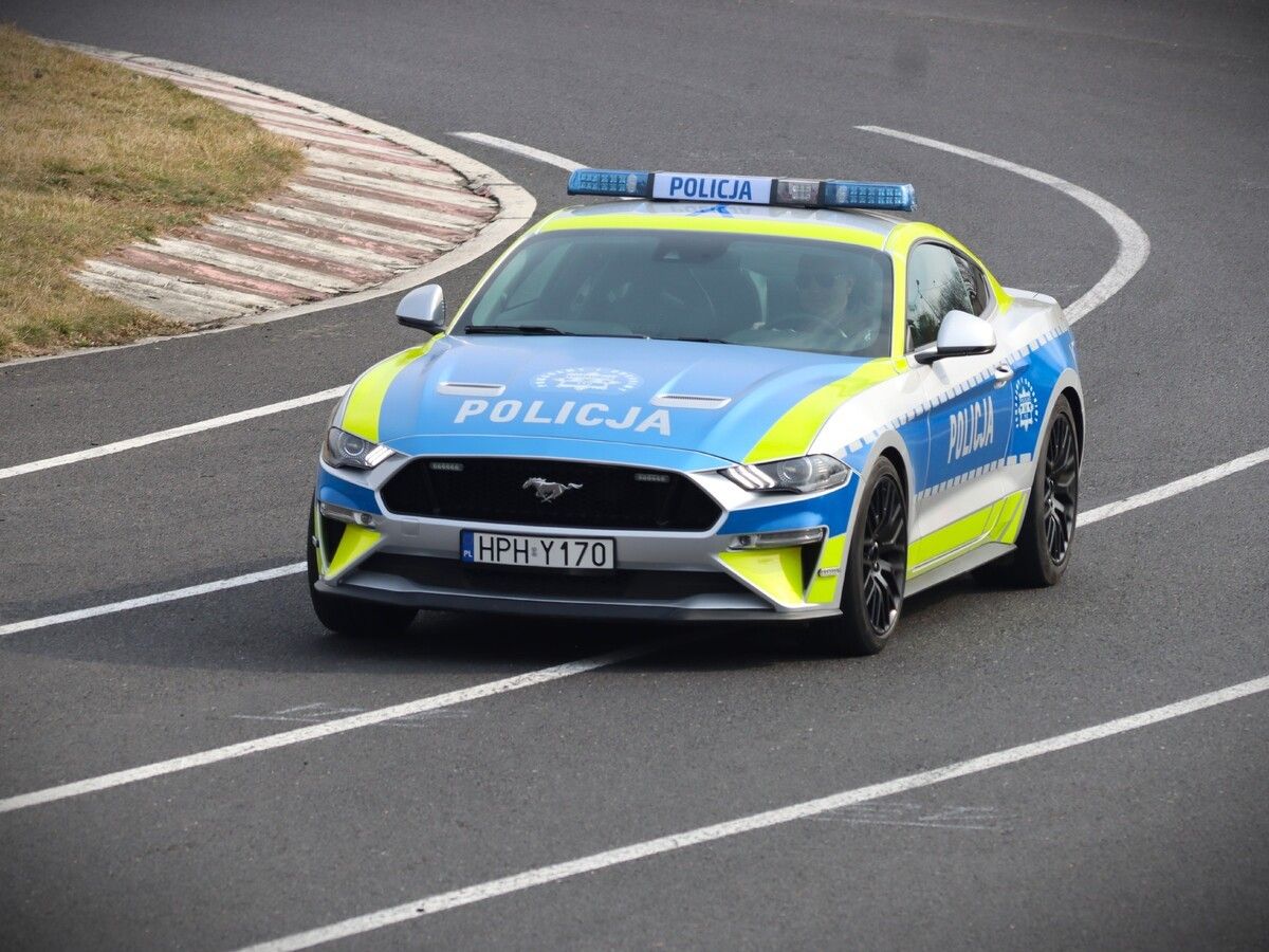 Mustang w policyjnych barwach. Sportowe auto trafiło na mazowieckie ulice