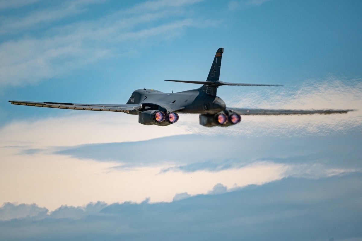 Nowa broń i sprzeciw Francji. USA niszczą irańskie rakiety