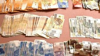 Dolnośląska Krajowa Administracja Skarbowa wykryła wielomilionową sprzedaż odzieży prowadzoną w internecie bez rejestracji działalności gospodarczej.