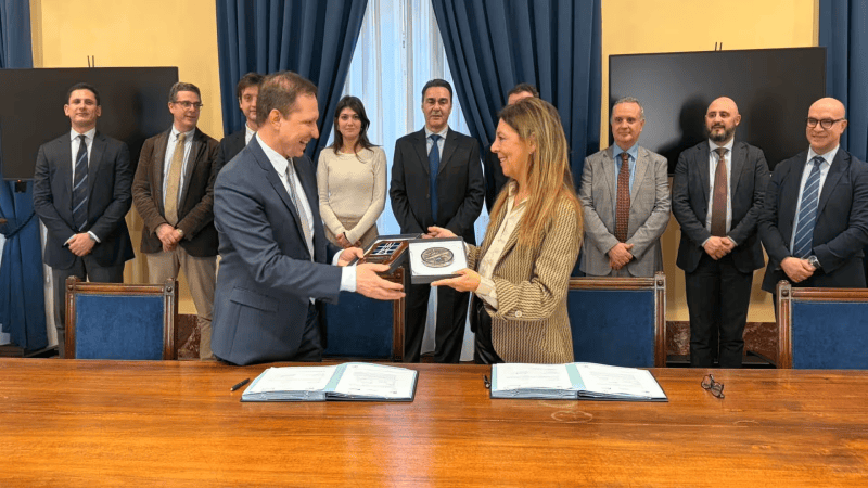 Zdjęcie przedstawiające zawarcie porozumienia dotyczącego min przeciwpancernych MATS pomiędzy RWM Italia SpA a Agenzia Industrie Difesa 25 lutego 2026 r.