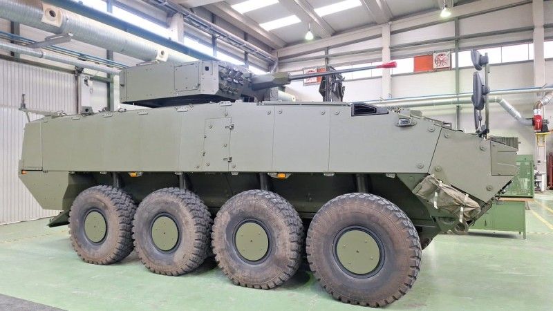 Hiszpański kołowy bojowy wóz piechoty VCR 8x8 Dragon z wieżą Guardian 30 w tamtejszej Akademii Logistyki.