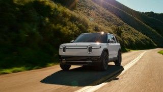 Samochód autonomiczny Rivian R2.