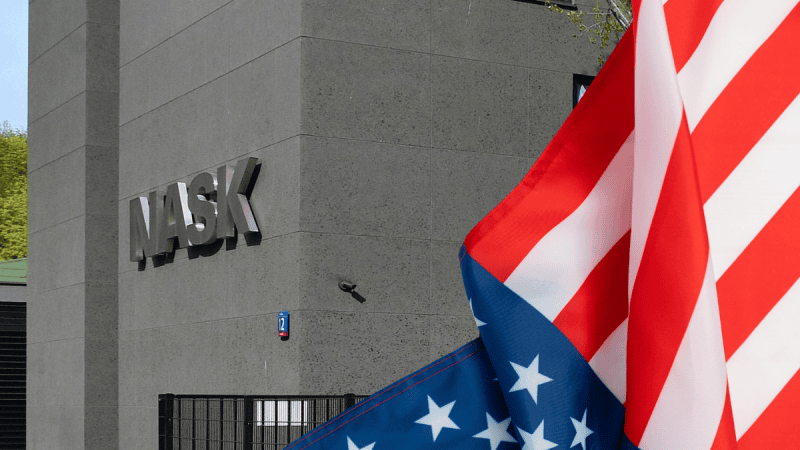 Przetarg NASK na rozwiązania chmurowe wykluczał część dostawców? Po odwołaniu złożonym przez związek branżowy, Instytut unieważnił postępowanie, zapowiadając zmiany.