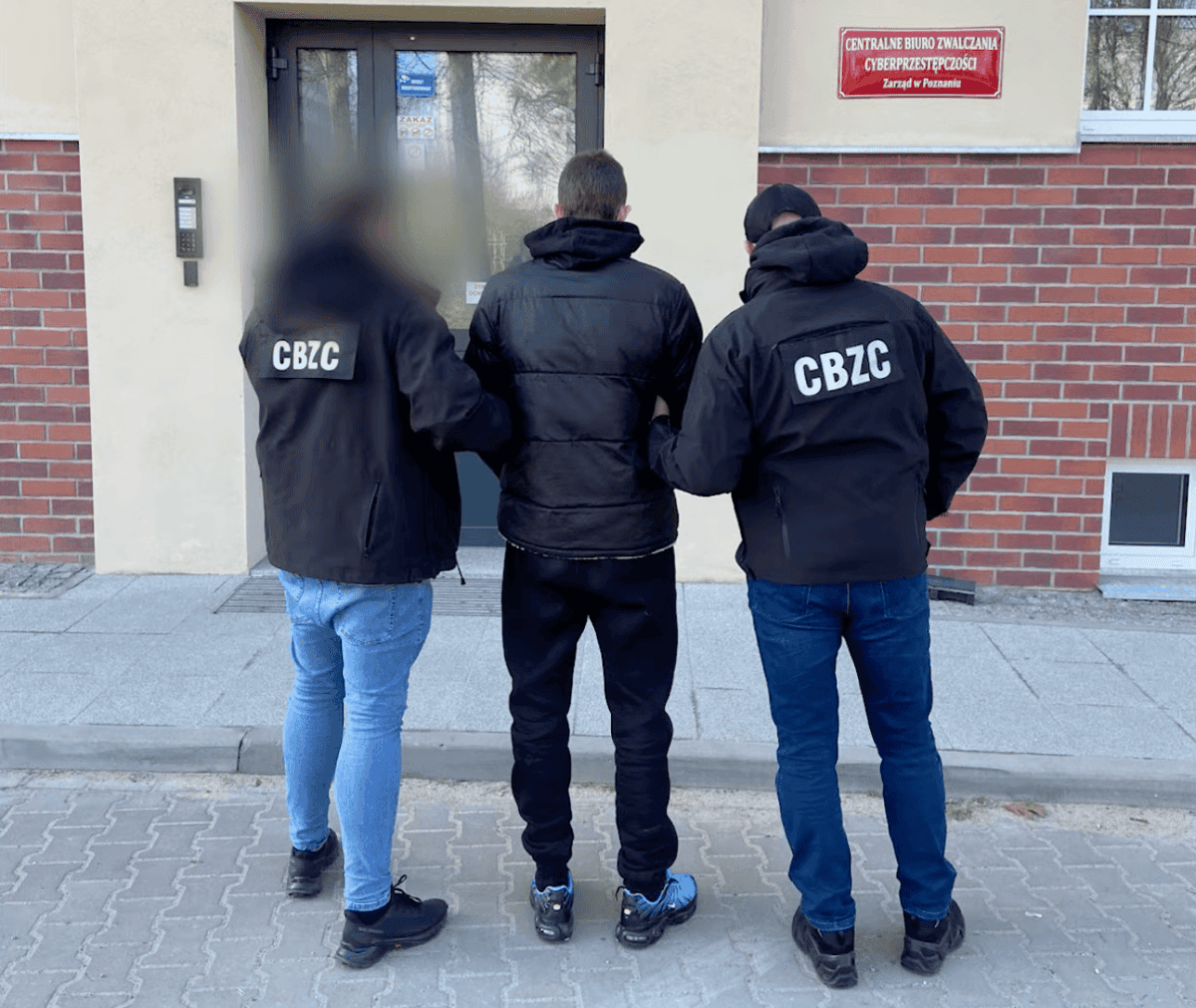 Fałszywe oferty sprzedaży aut i oszustwa. CBZC rozbiło pralnię pieniędzy