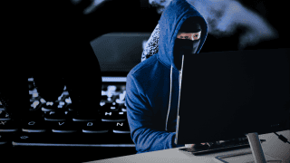 haker cyberataki kradzież danych wojsko