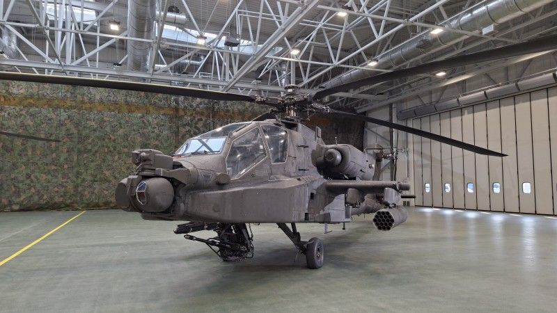 Wypożyczony Polsce śmigłowiec szturmowy AH-64D.