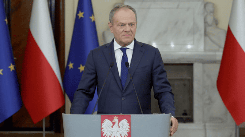 Premier Donald Tusk na konferencji prasowej 26 marca 2026 r.