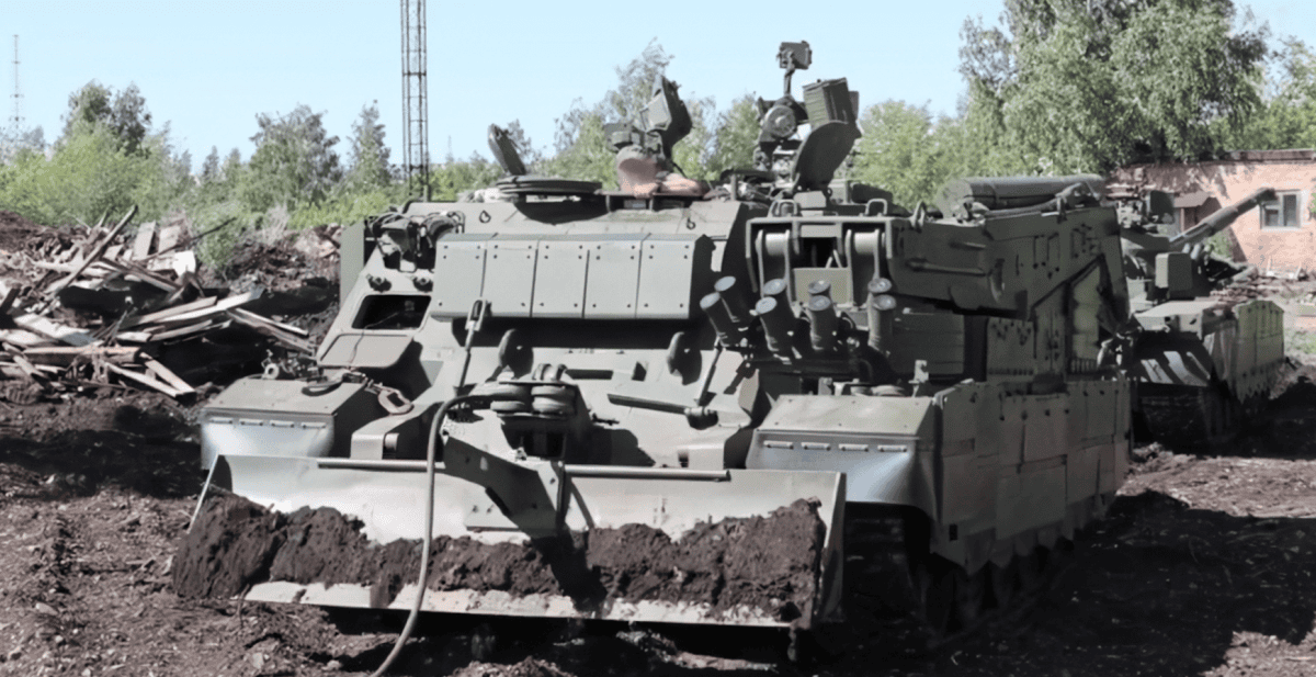 Rosjanie wyciągają wnioski z klęsk w Ukrainie. Ulepszyli pancerne „wuzety”