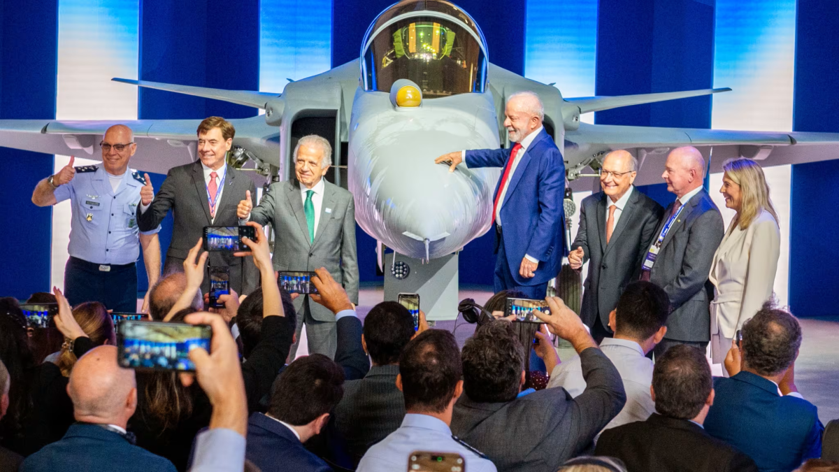 There are the first photos of the Gripen E produced in Brazil