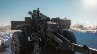 Ukraińska (eks-grecka) haubica ciągniona M101.