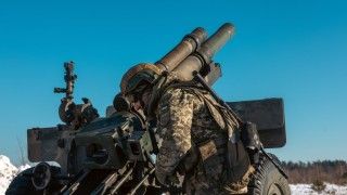 Ukraińska (eks-grecka) haubica ciągniona M101.