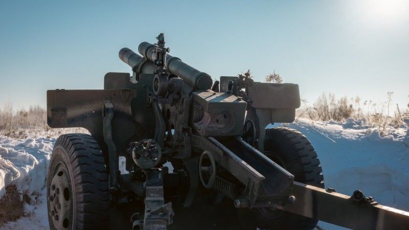 Ukraińska (eks-grecka) haubica ciągniona M101.