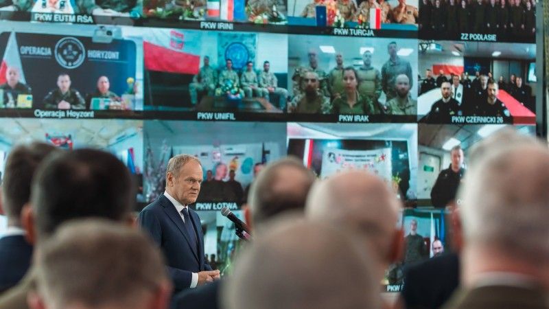 Donald Tusk, żołnierze