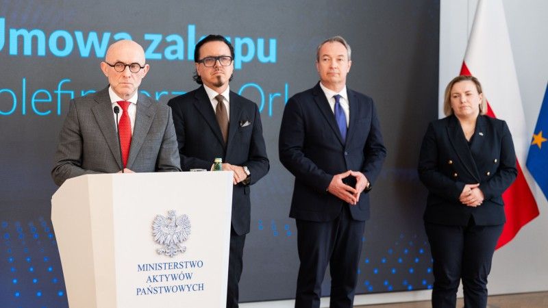 Minister Aktywów Państwowych Wojciech Balczun i prezes Orlenu Ireneusz Fąfara na konferencji prasowej 1 kwietnia 2026 r.