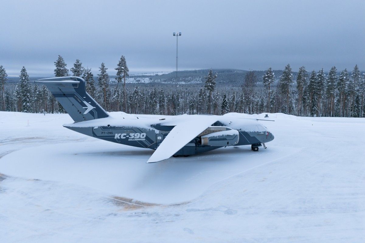 Бразильский танкер проводит зимние испытания. Есть видео