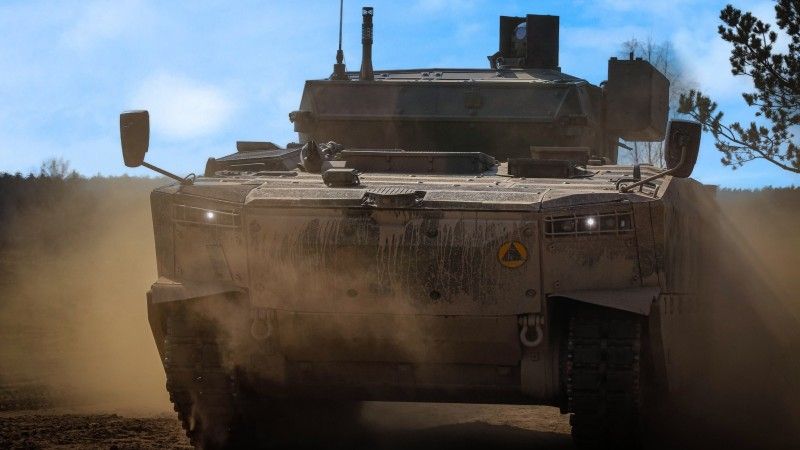 Bojowe wozy piechoty Borsuk z 15. Giżyckiej Brygady Zmechanizowanej na ćwiczeniach.
