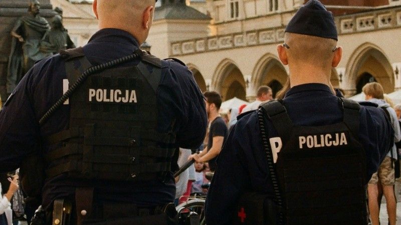 Czy Policja będzie mogła przetwarzać dane osobowe uczestników wydarzeń bez ograniczeń? Prezes UODO wskazuje, że projekt ustawy od MSWiA narusza prawa człowieka.