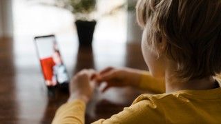 Po wygaśnięciu rozporządzenia 2021/1232, platformy apelują do organów UE o przygotowanie nowych regulacji ws. ochrony przed CSAM. Do tego czasu poprzednie działania są nielegalne.