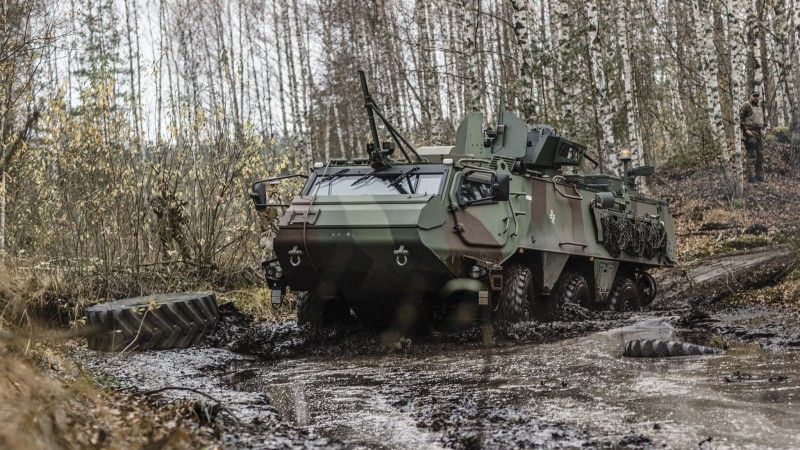 Łotewski kołowy transporter opancerzony Patria 6x6.