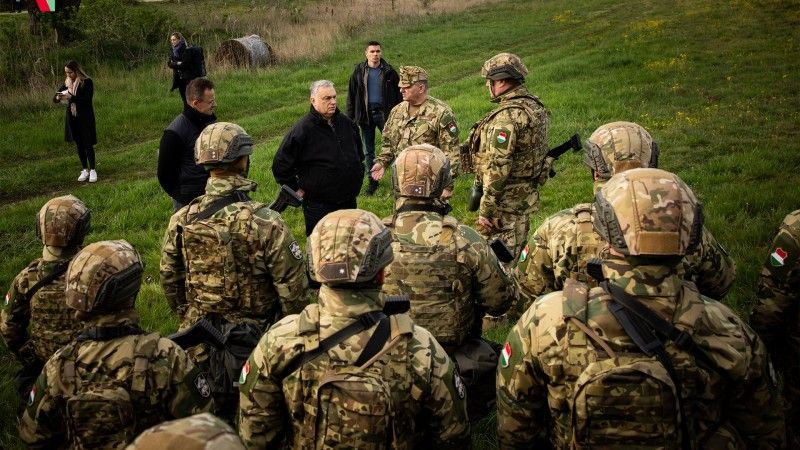Premier Węgier Viktor Orban w trakcie inspekcji odcinka Turk Stream przy granicy węgiersko-serbskiej.