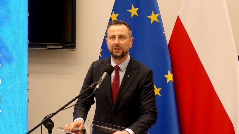 Wydział Elektroniki WAT ma nowy budynek dla nauk z zakresu walki radioelektronicznej. Jak zwracał uwagę Władysław Kosiniak-Kamysz, polska armia musi posiadać najnowocześniejsze systemy.