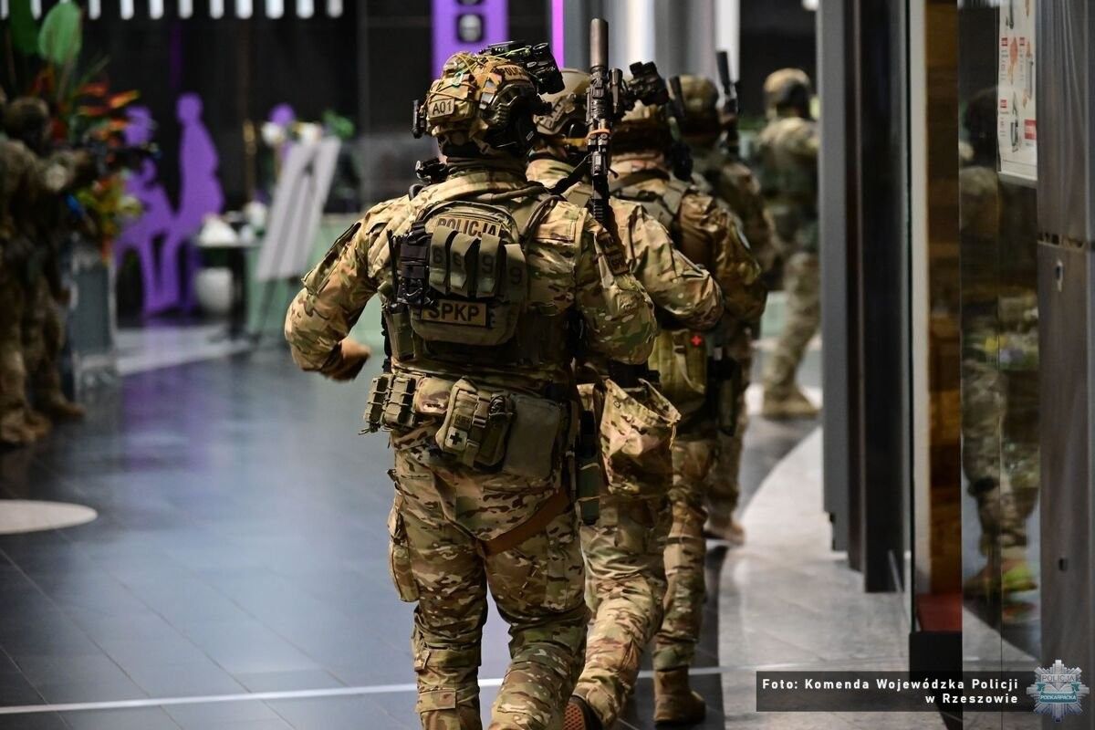 "Active Shooter” w rzeszowskiej galerii handlowej. Sprawdzian gotowości dla policyjnych specjalsów