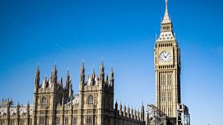 Rząd Wielkiej Brytanii przedstawił propozycję zakazu pewnych materiałów pornograficznych. Kary więzienia mają również objąć przedstawicieli firm technologicznych.