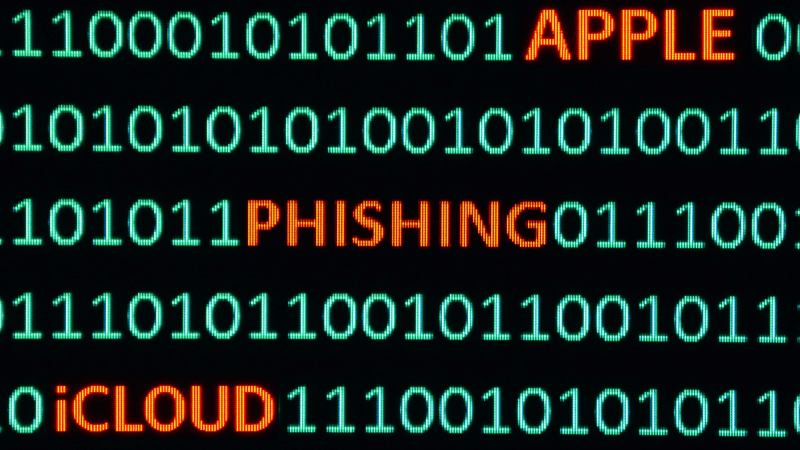 "Jeśli uważasz, że mogłeś(-aś) podać w witrynie oszusta dane osobowe, takie jak hasło czy informacje o karcie kredytowej, natychmiast zmień hasło konta Apple." - komunikat firmy Apple