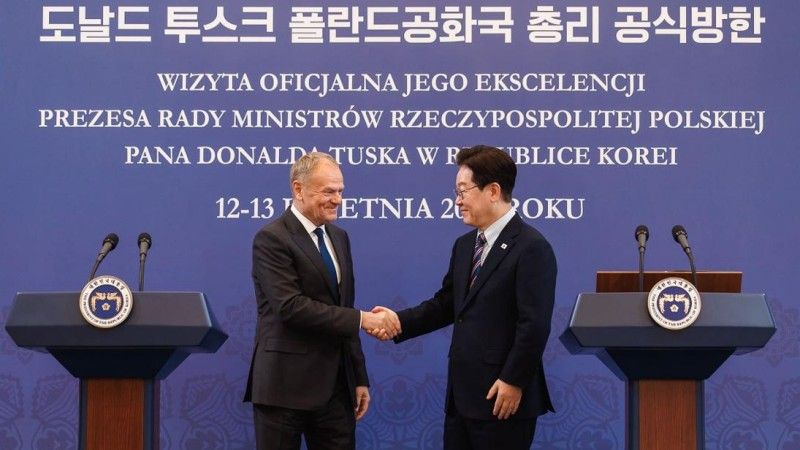 Polish Prime Minister Donald Tusk and South Korean President Lee Jae Myung